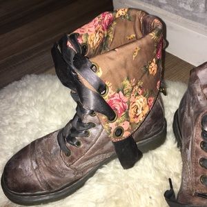 Dr Martens Triumph Boot